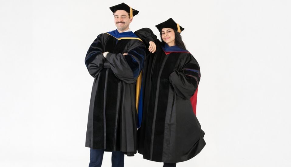 green emerald velvet dress Virginia Commonwealth University Bachelor's Gown, Cap, & Tassel Set main image 1
