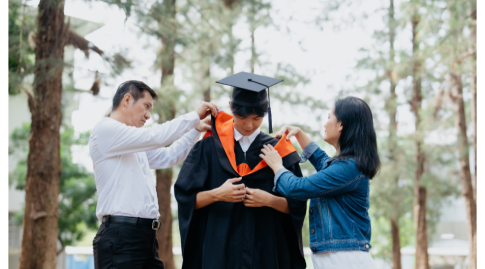 What To Do for Your Parents When They’re in Town for Your Graduation