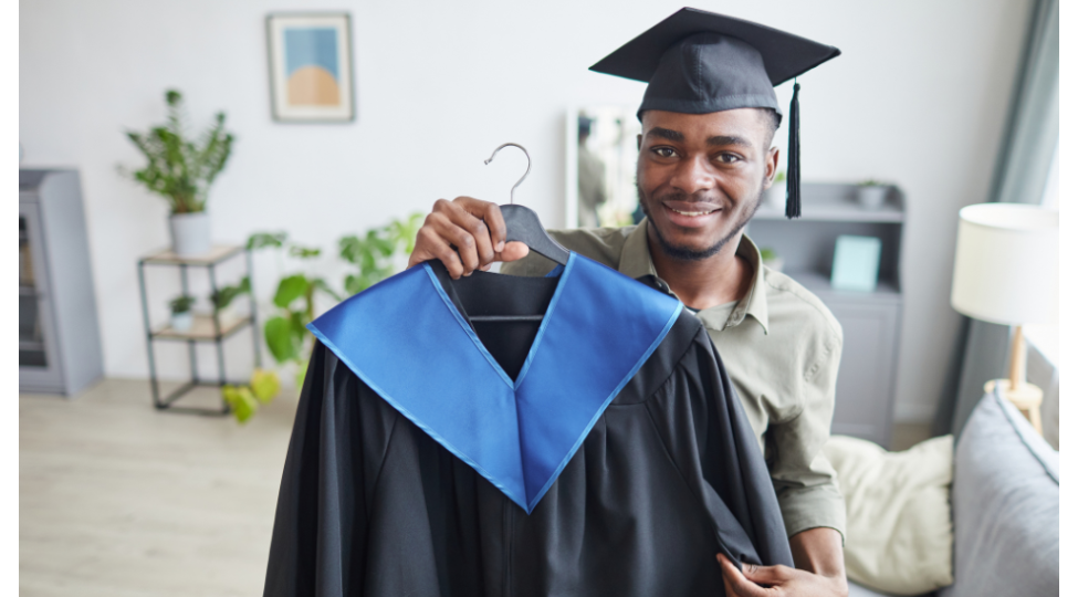 What to Bring To Your Graduation Photoshoot So Nothing Goes Wrong
